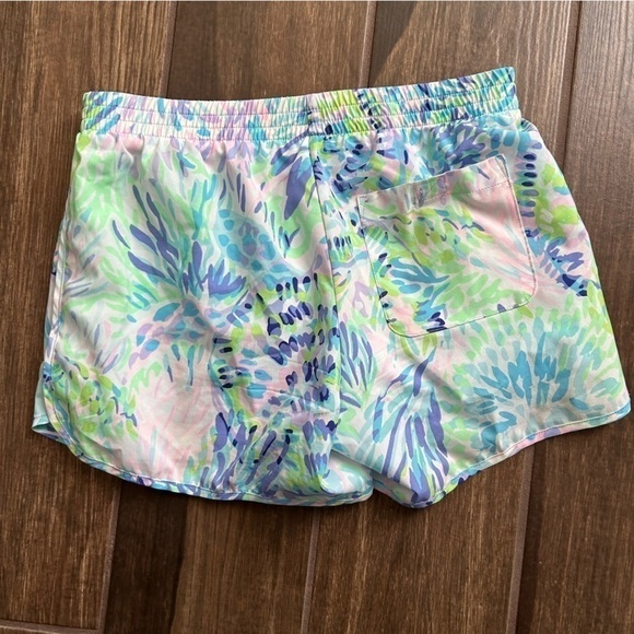 Lilly Pulitzer Luxletic Ocean Trail Shorts in Shell of a Party Sz XXS - Picture 4 of 8